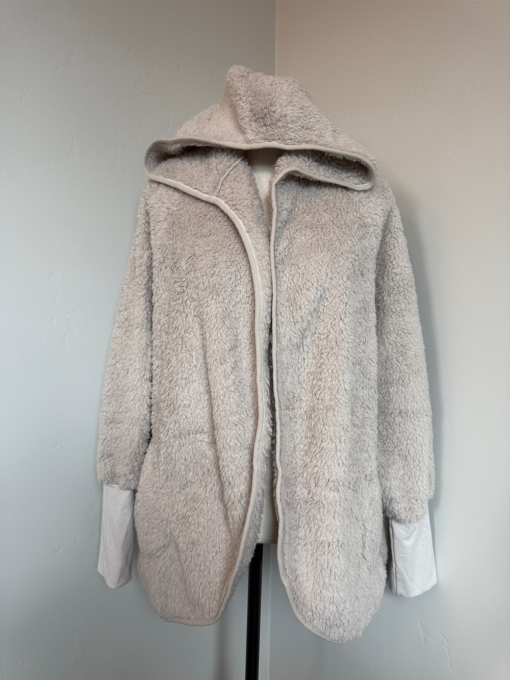 Hello Mello Cozy Cardigan NWT One Size Hooded Sherpa Open Front Pockets Soft